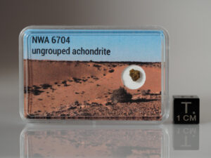 NWA 6704 (ach. ungrouped) - 0.068g fragment