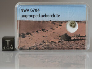 NWA 6704 (ach. ungrouped) - 0.141g fragment
