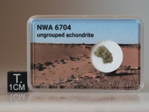 NWA 6704 (ach. ungrouped) - 0.226g fragment