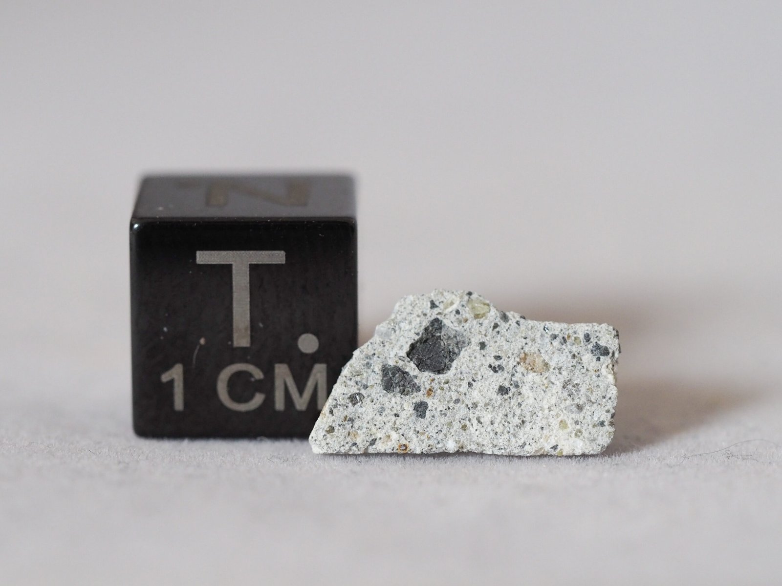 Le Teilleul (howardite) - 0.309g part slice