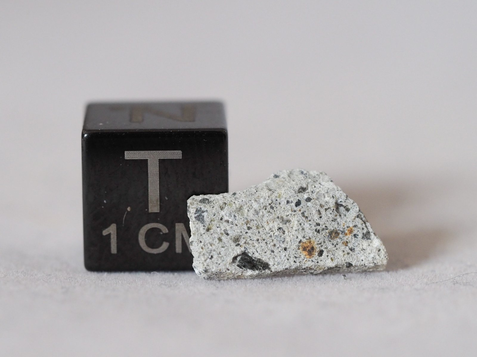 Le Teilleul (howardite) - 0.309g part slice - Image 2