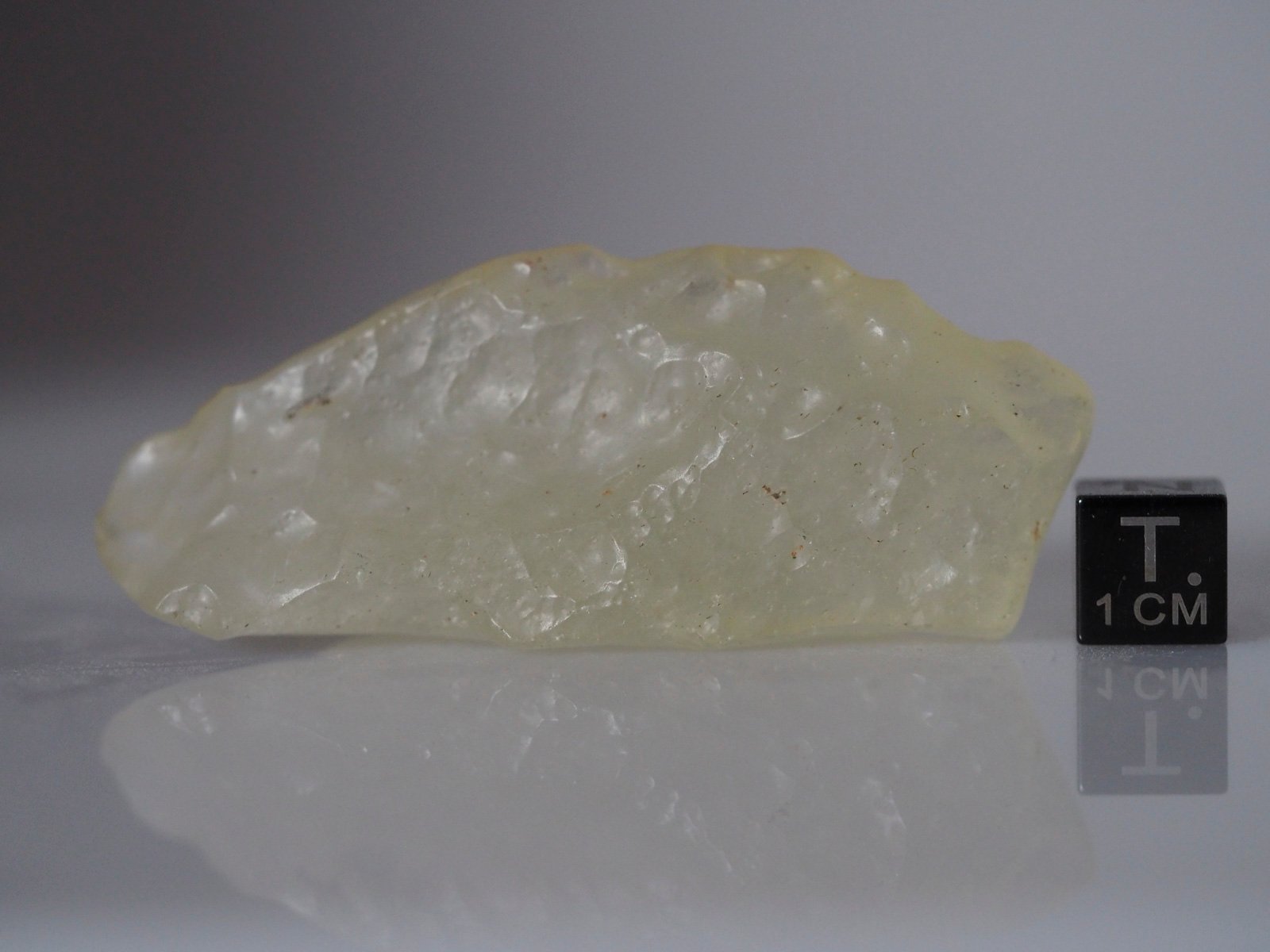 Libyan desert glass (impactite) - 32.33g specimen - Image 2