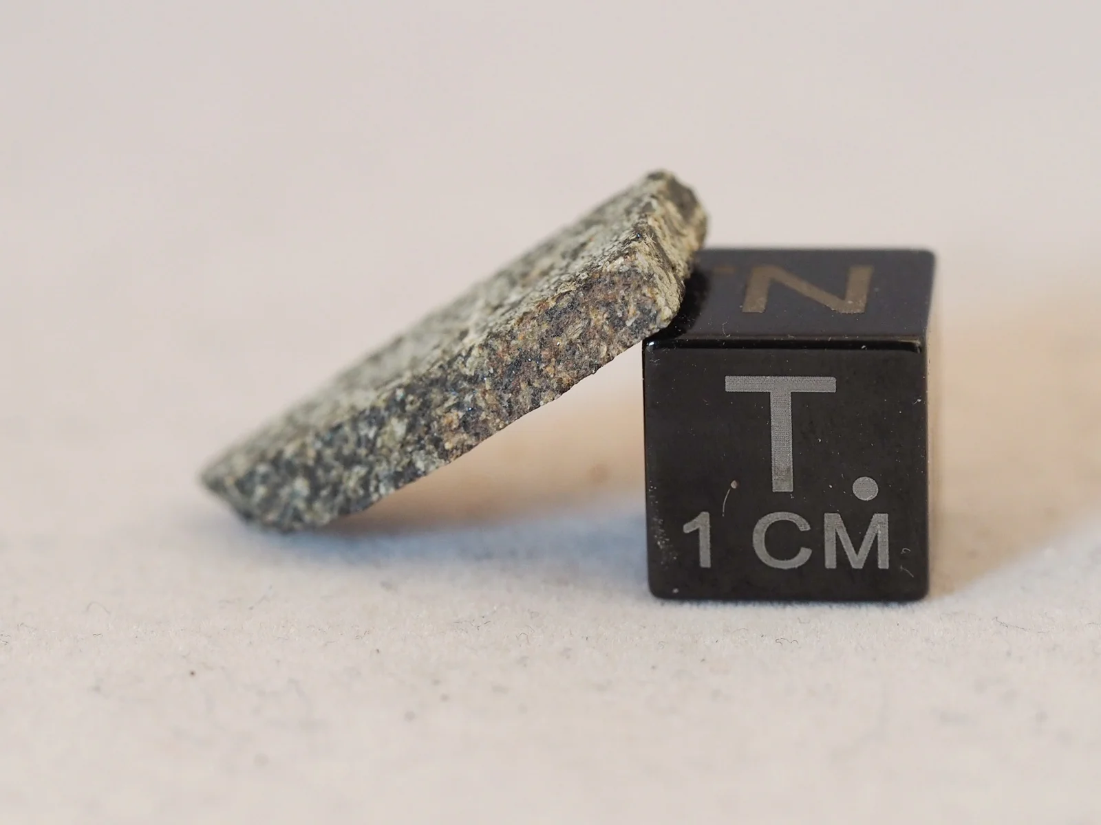 D'Orbigny (angrite) - 1.408g - Image 3