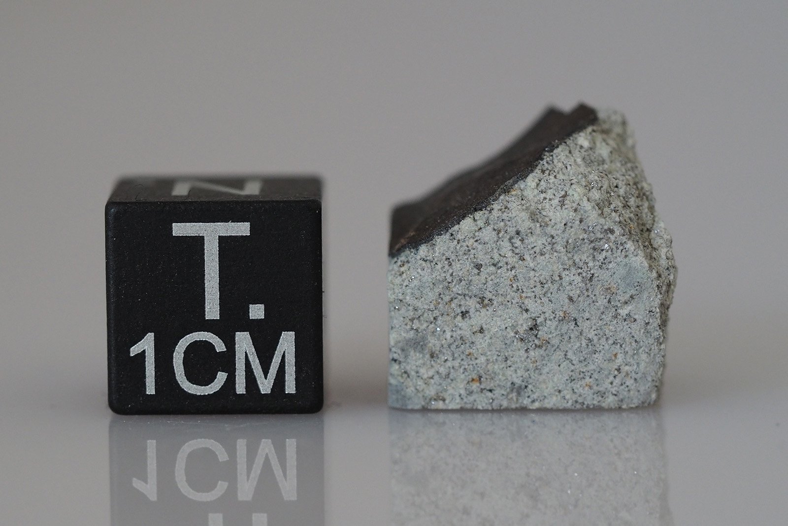 Drelow (L6) - 3.90g fragment with crust - Image 3