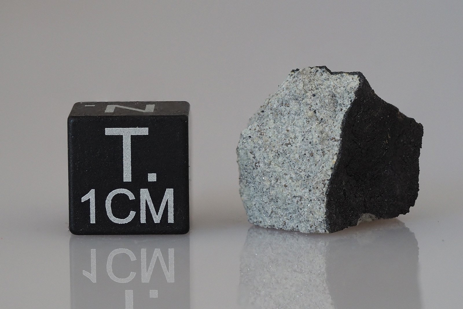 Drelow (L6) - 3.90g fragment with crust