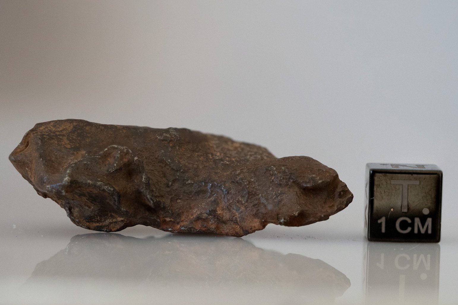 Gebel Kamil (ataxite) - 42.17g specimen - Image 3