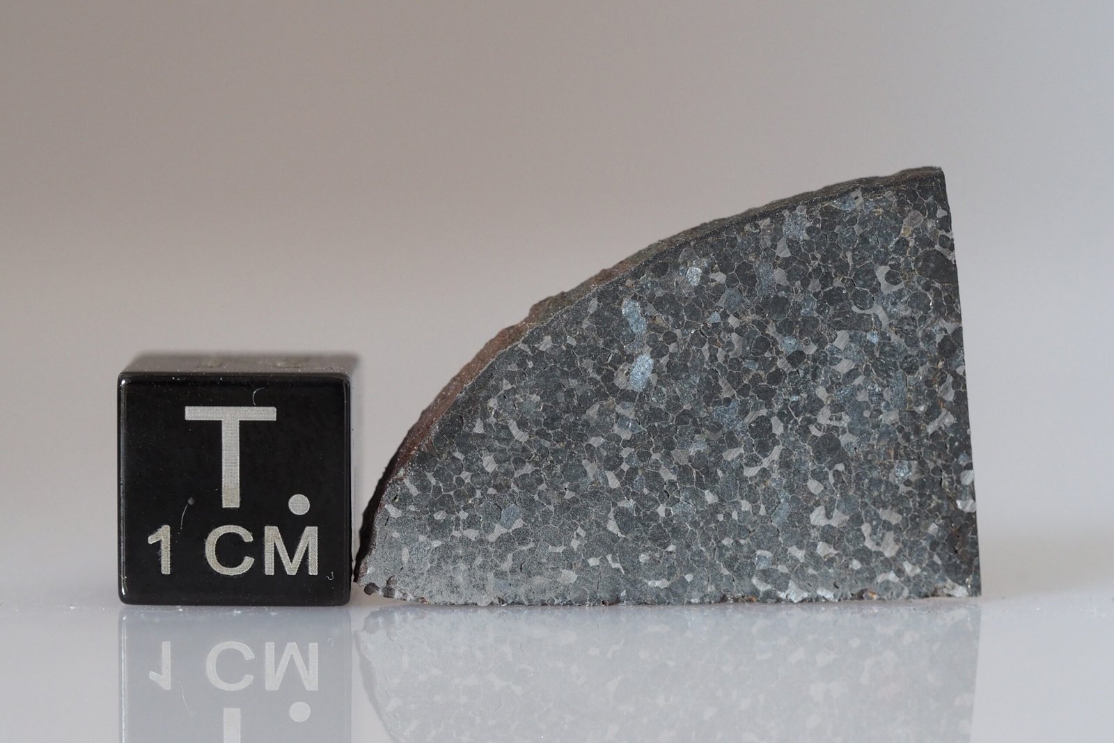 Itqiy (EH7-an) - 3.11g part slice with crust