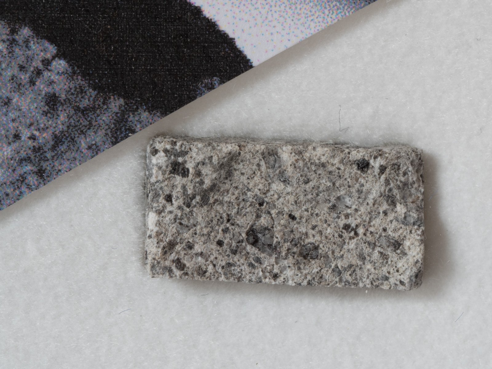 Jonzac (eucrite) - 0.824g part slice - Image 2