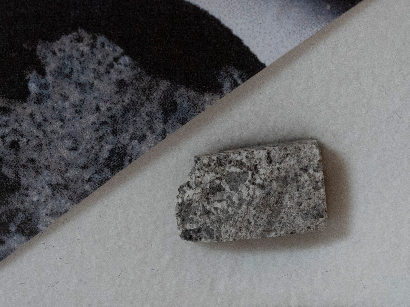 Jonzac (eucrite) - 0.898g part slice - Image 2