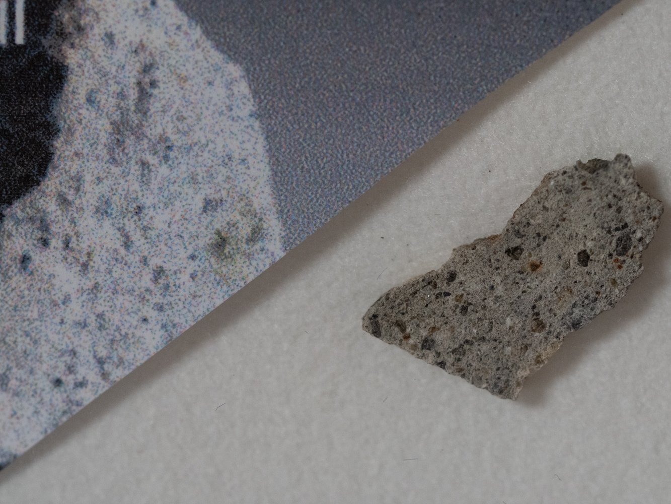 Le Teilleul (howardite) - 0.369g part slice - Image 2