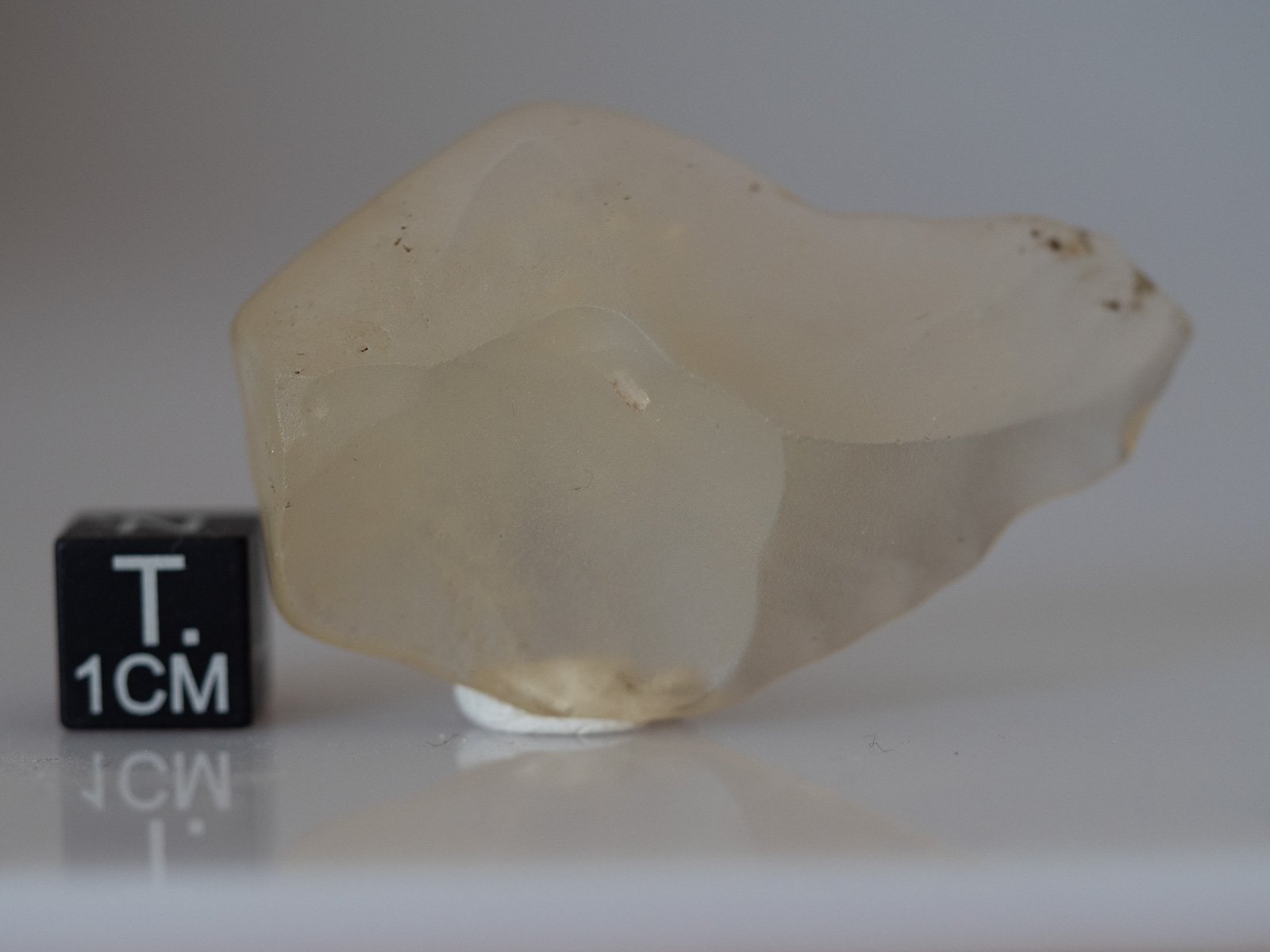 Libyan desert glass (impactite) - 14.17g specimen