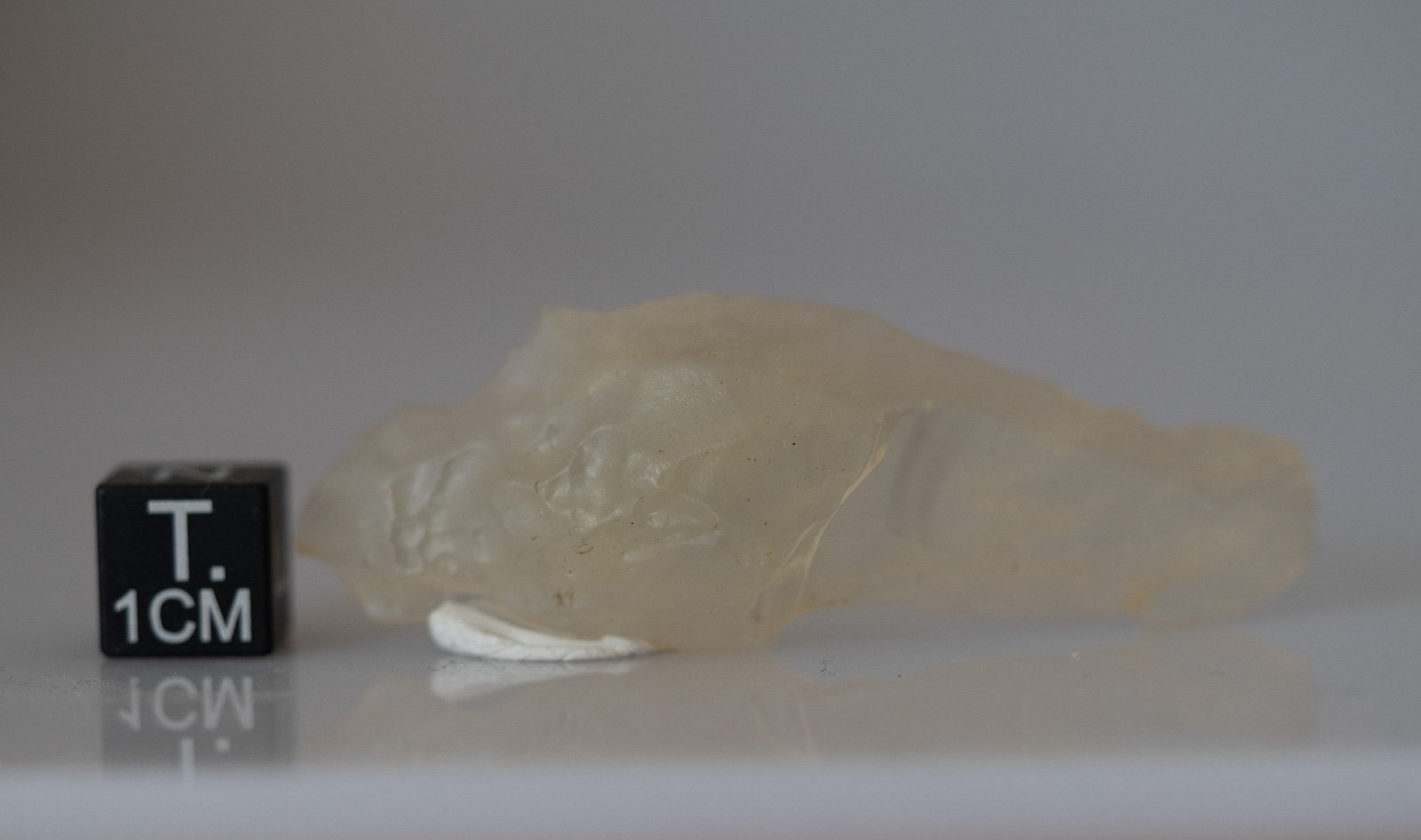 Libyan desert glass (impactite) - 8.09g specimen