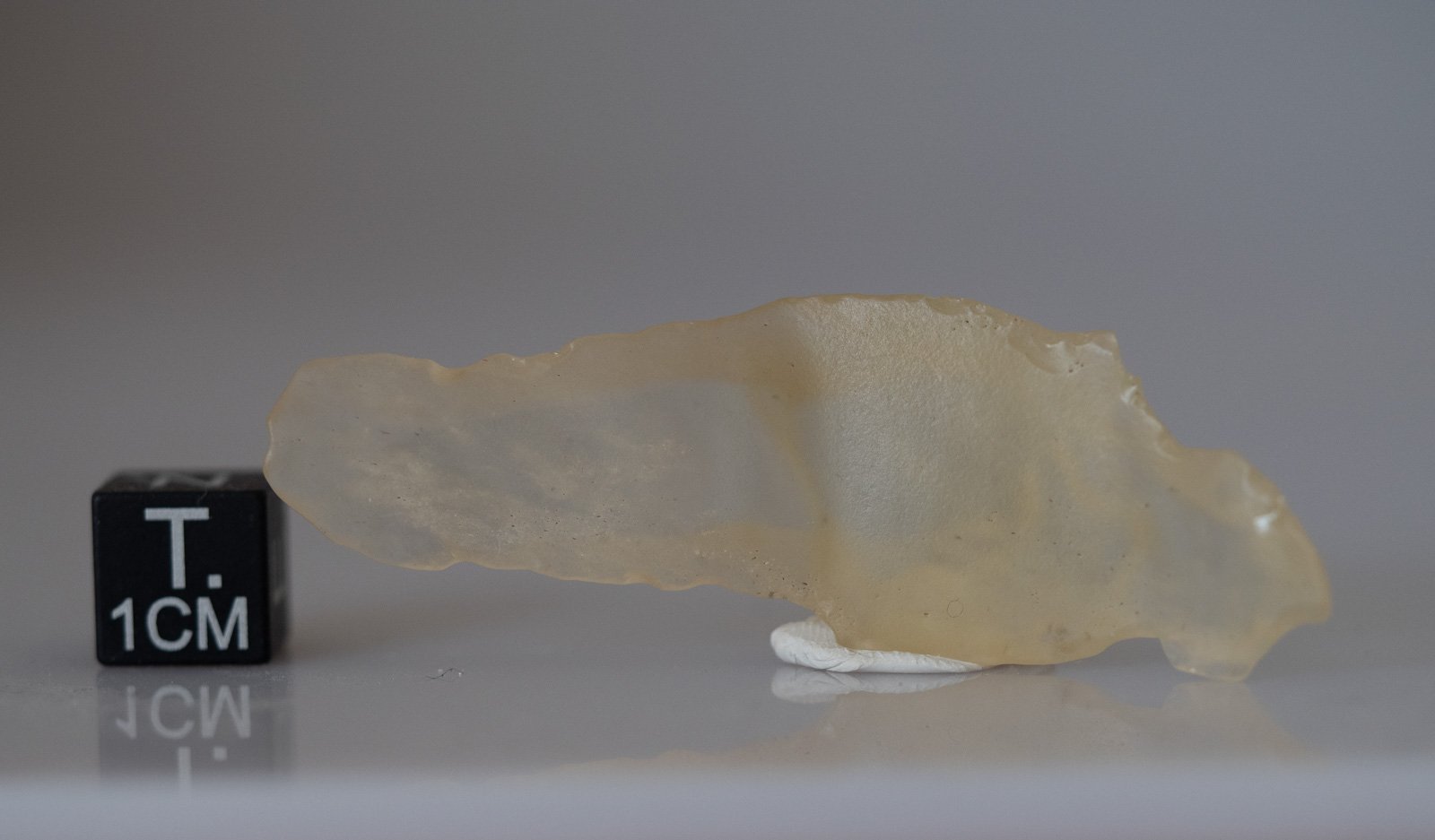 Libyan desert glass (impactite) - 8.09g specimen - Image 2