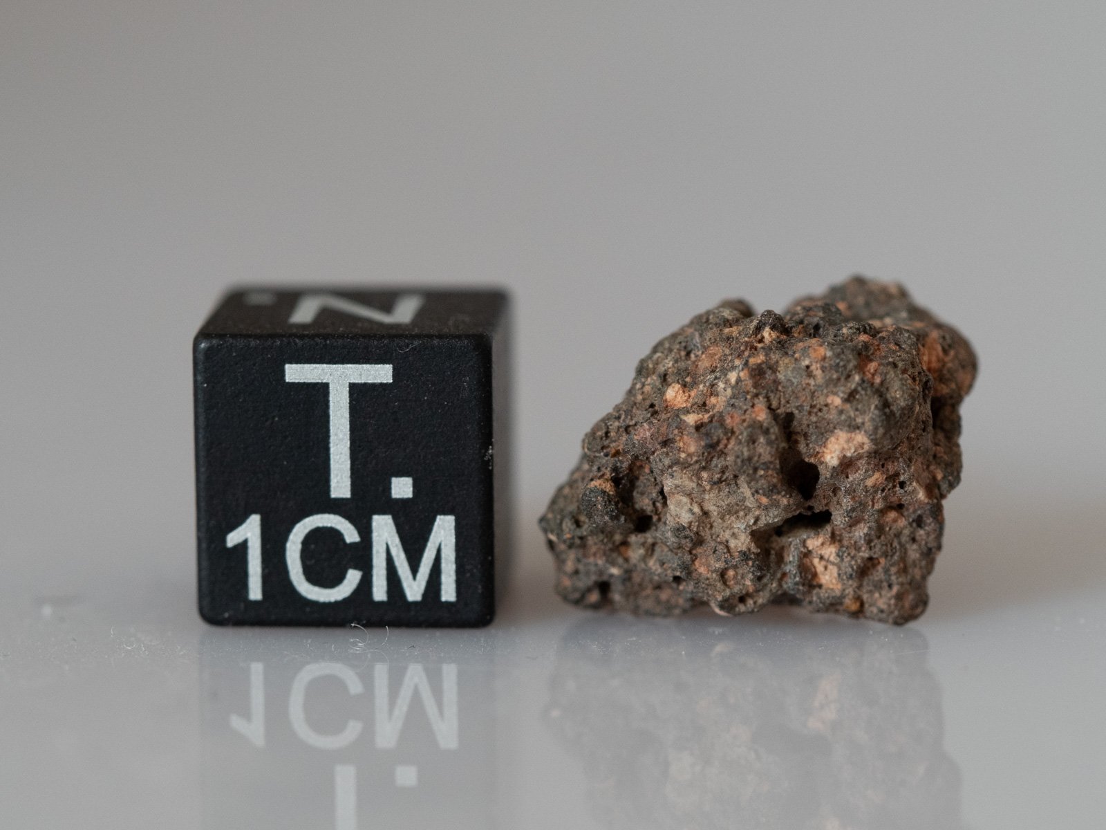 Monturaqui (impactite) - 1.69g specimen - Image 3