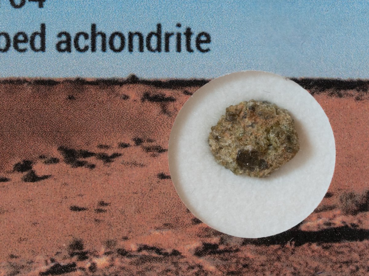 NWA 6704 (ungrouped) - 0.397g fragment - Image 2