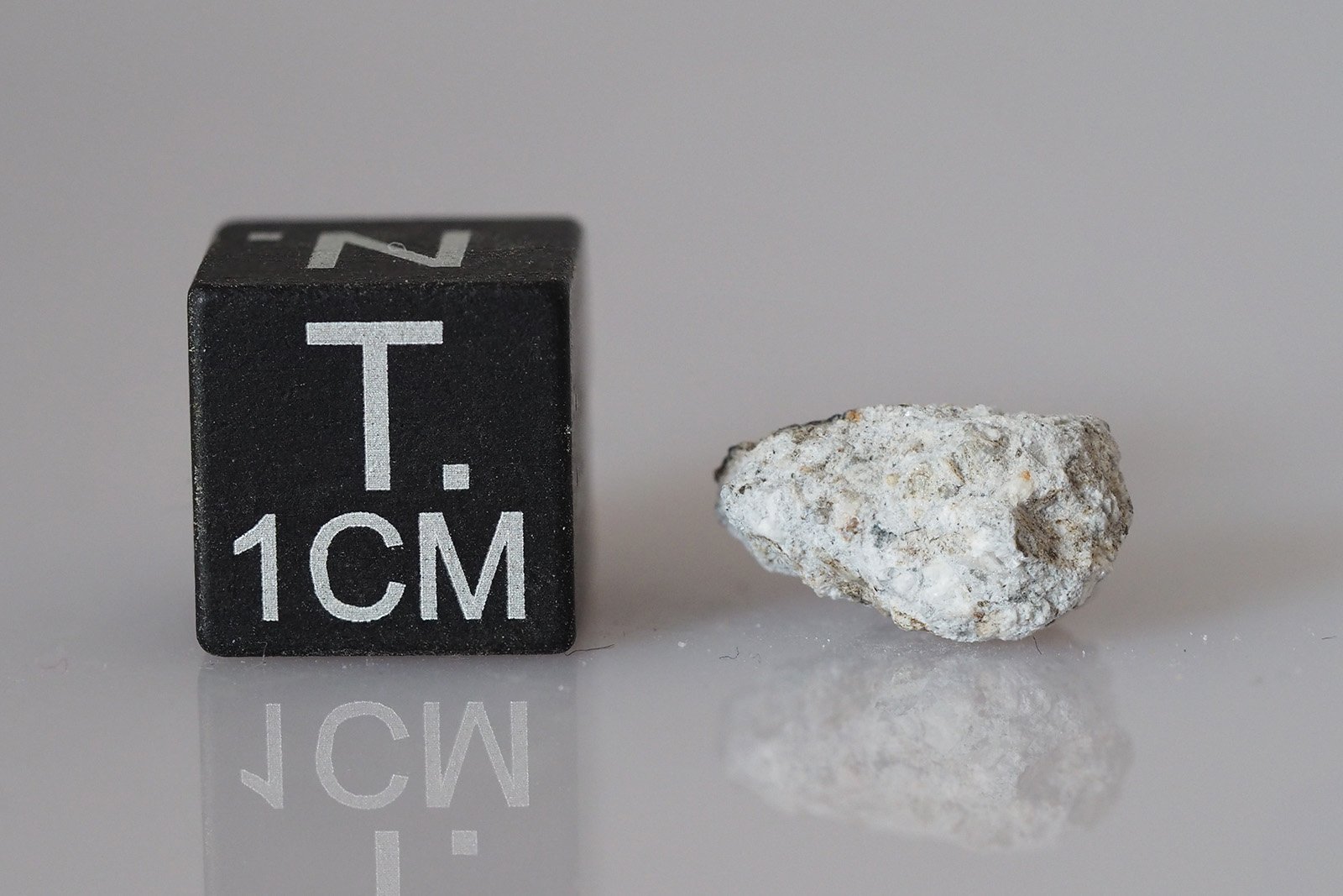 Rantila (aubrite) - 0.70g fragment with crust - Image 3