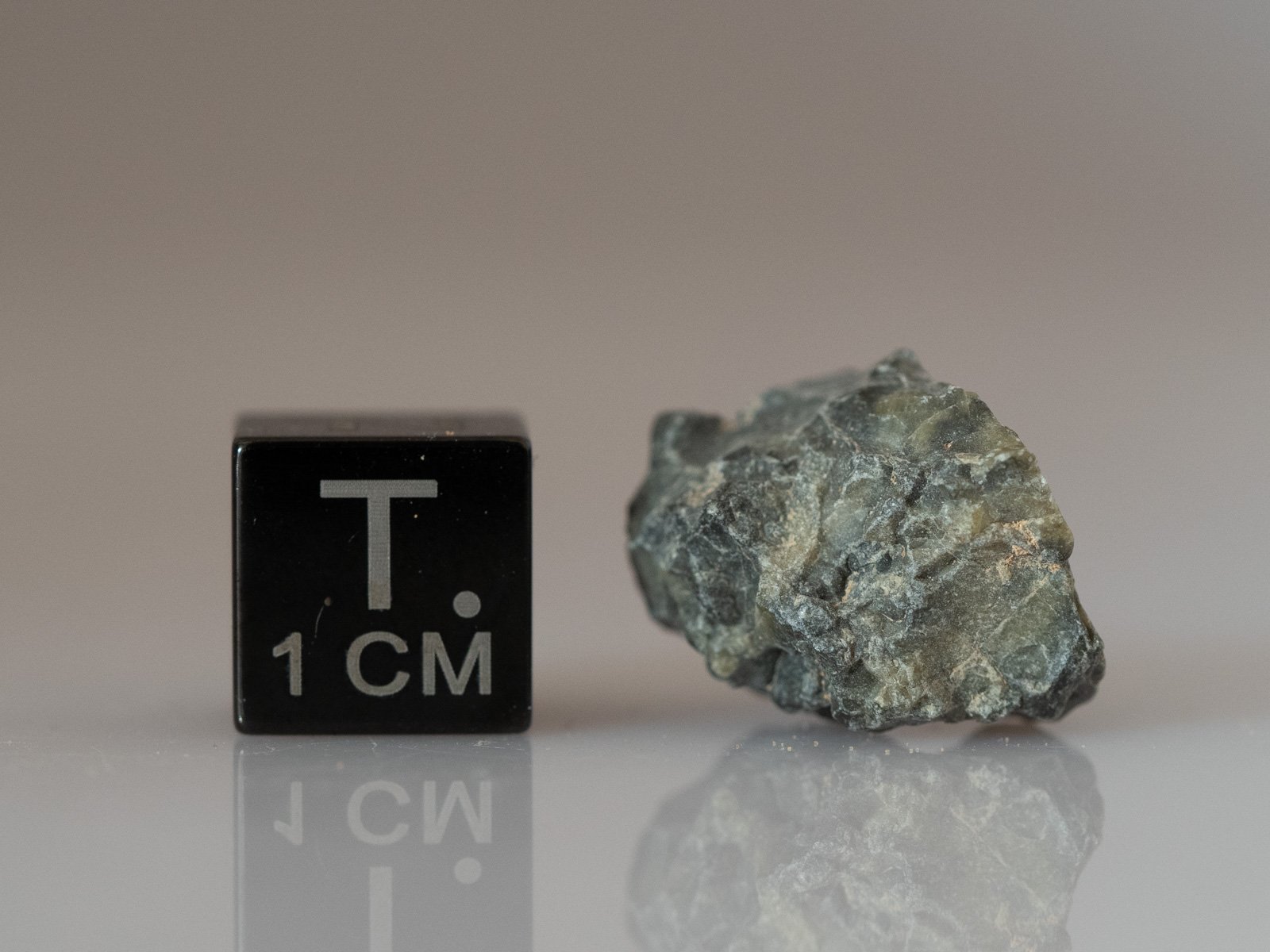 Tatahouine (diogenite) - 3.89g specimen - Image 3