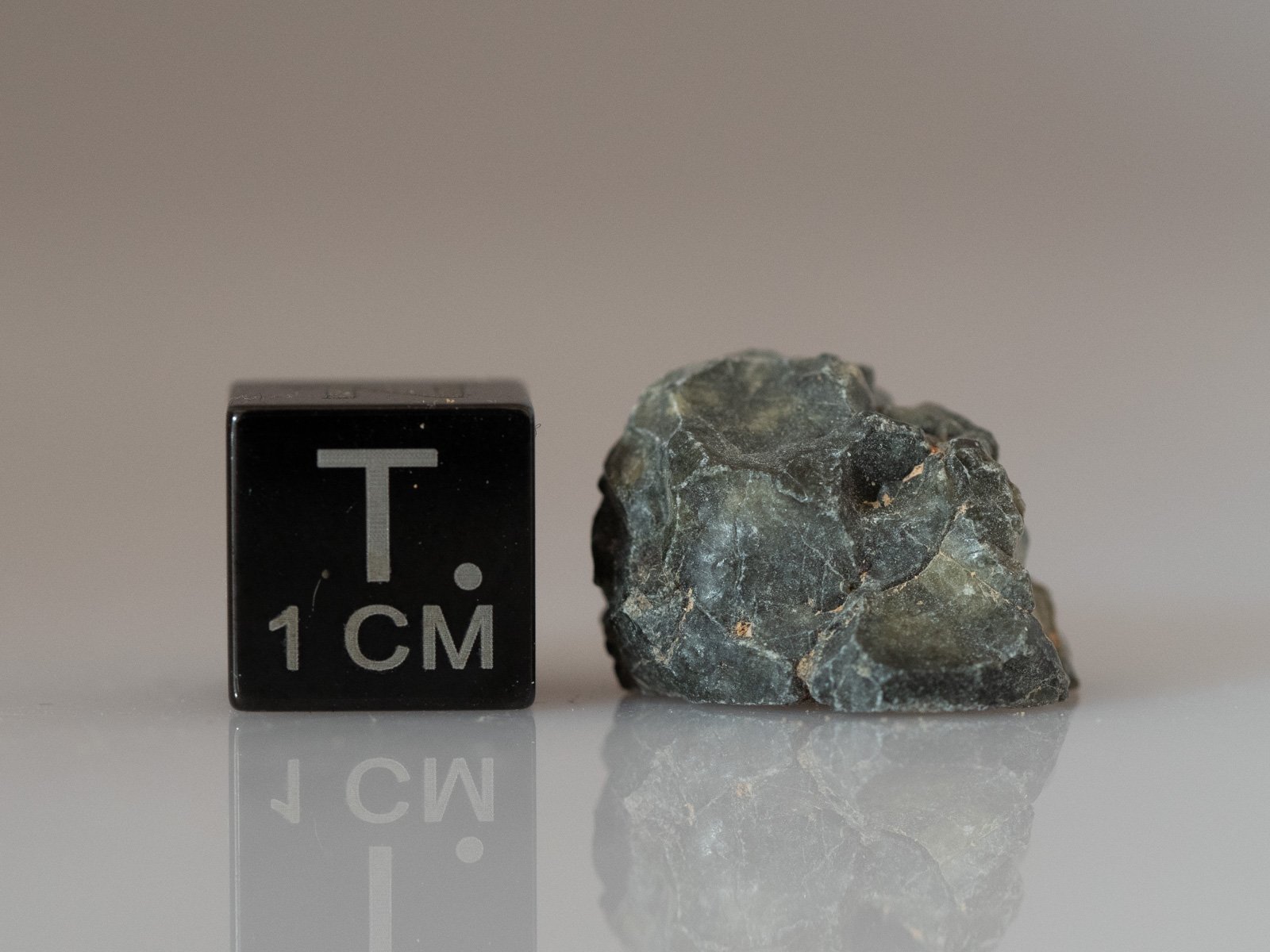 Tatahouine (diogenite) - 3.89g specimen - Image 2