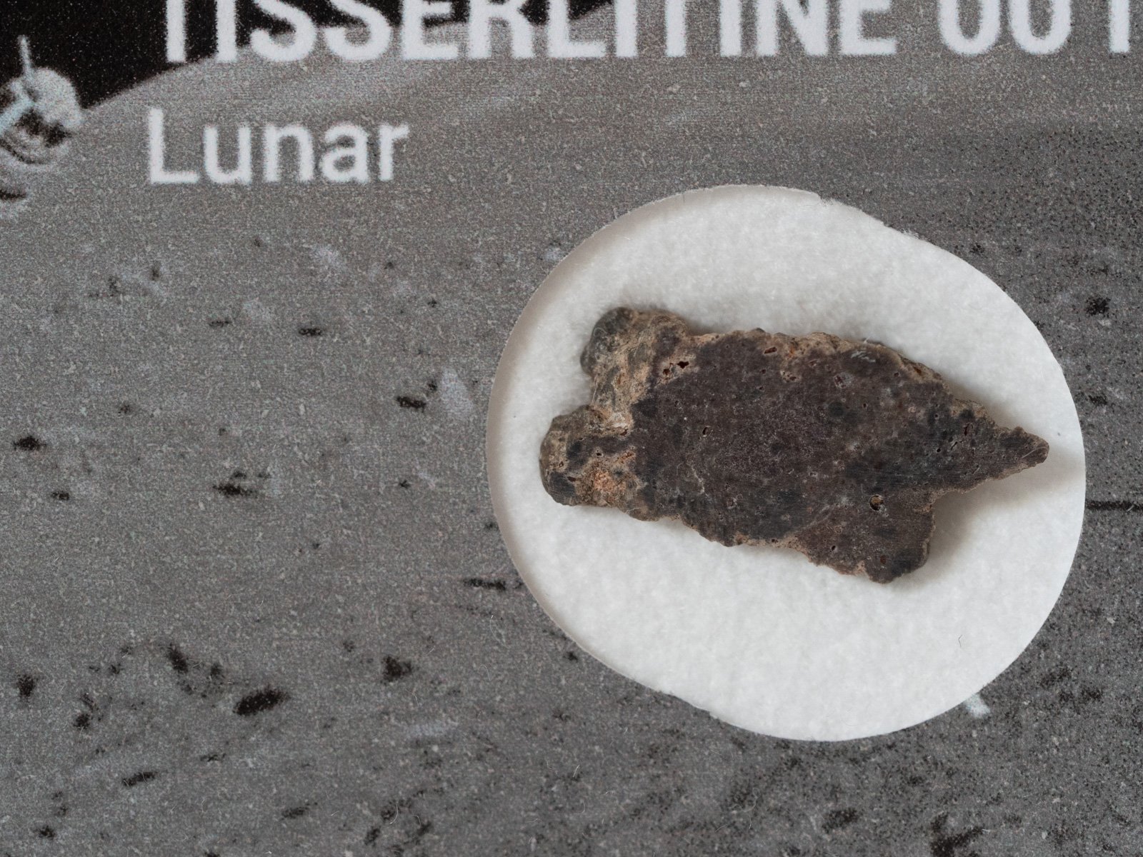 Tisserlitine 001 (feldsp. breccia) - 0.553g slice - Image 2