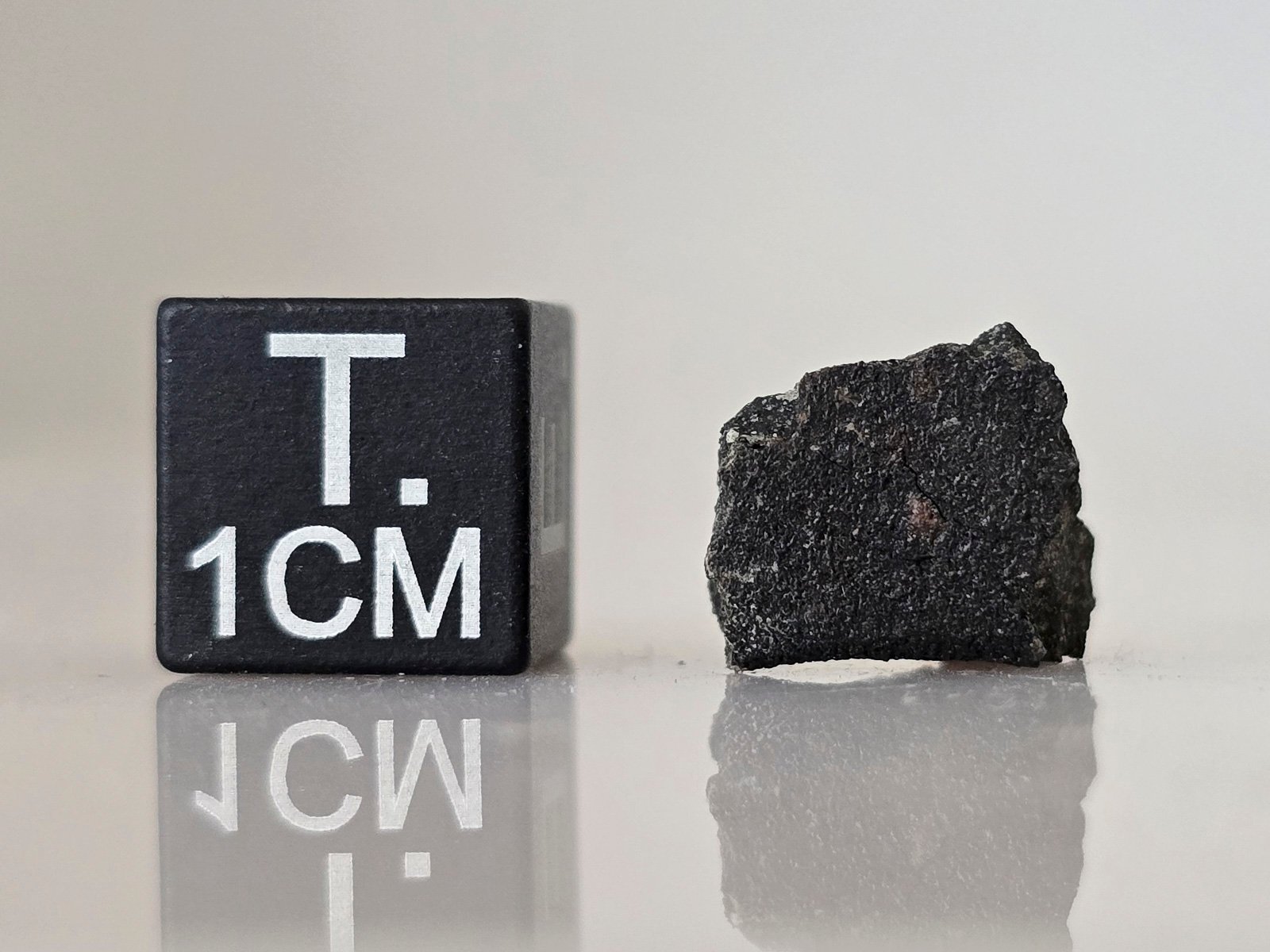 Murchison (CM2) - 1.076g fragment with crust