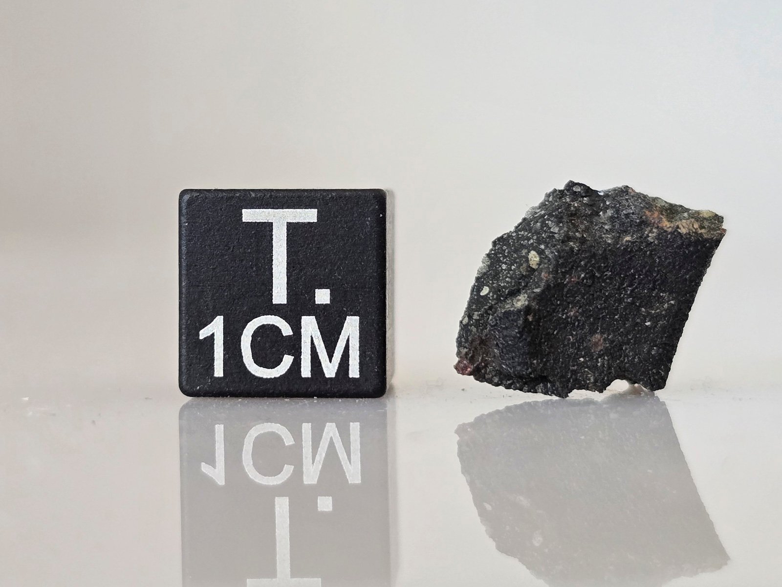 Murchison (CM2) - 1.076g fragment with crust - Image 3
