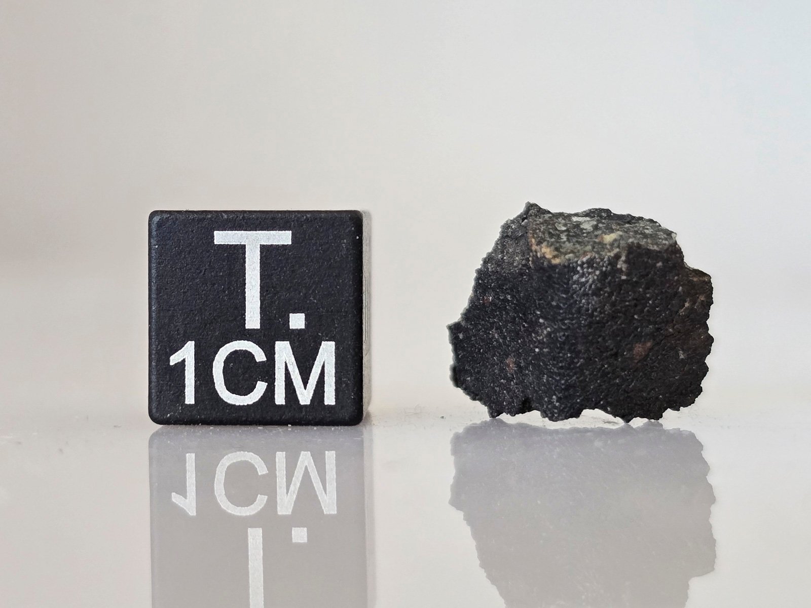 Murchison (CM2) - 1.076g fragment with crust - Image 4