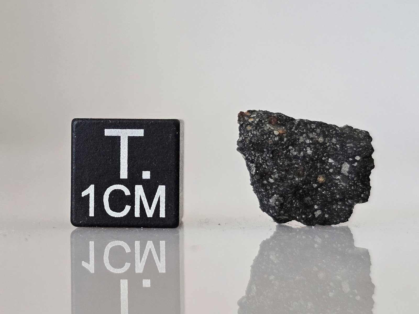 Murchison (CM2) - 1.076g fragment with crust - Image 6
