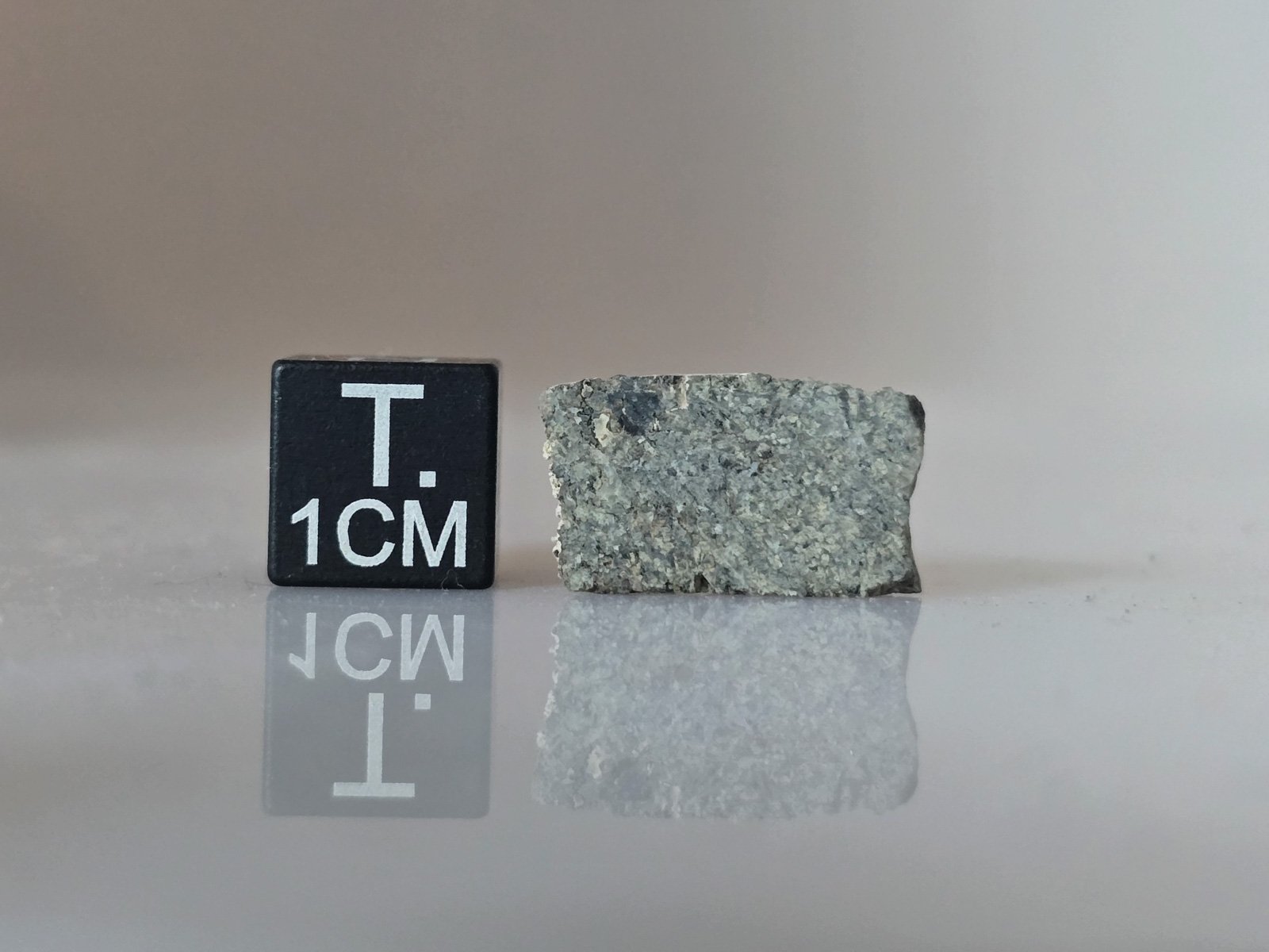 NWA 13187 (shergottite) - 0.99g part slice - Image 3