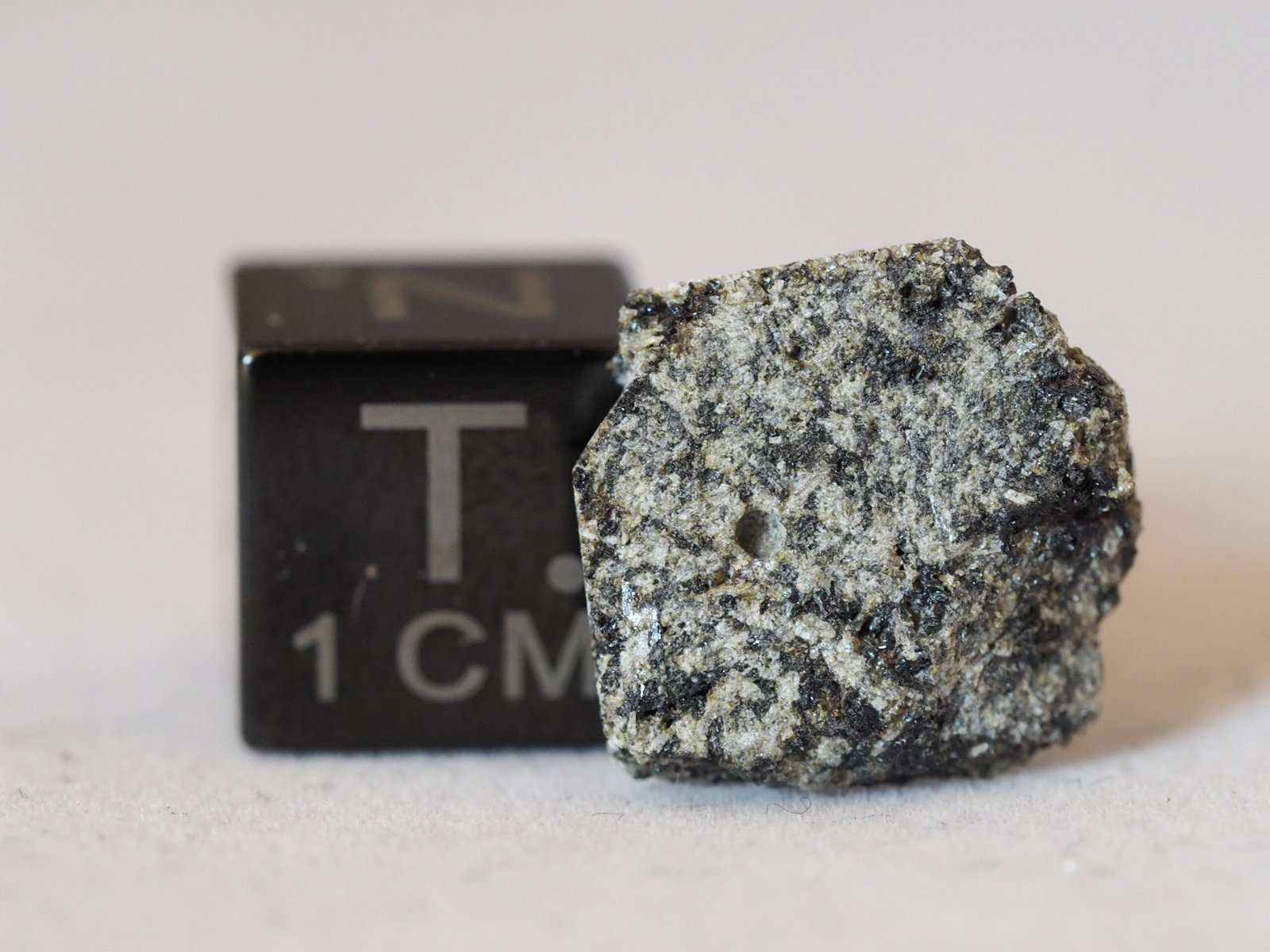 D'Orbigny (angrite) - 1.126g part slice - Image 3