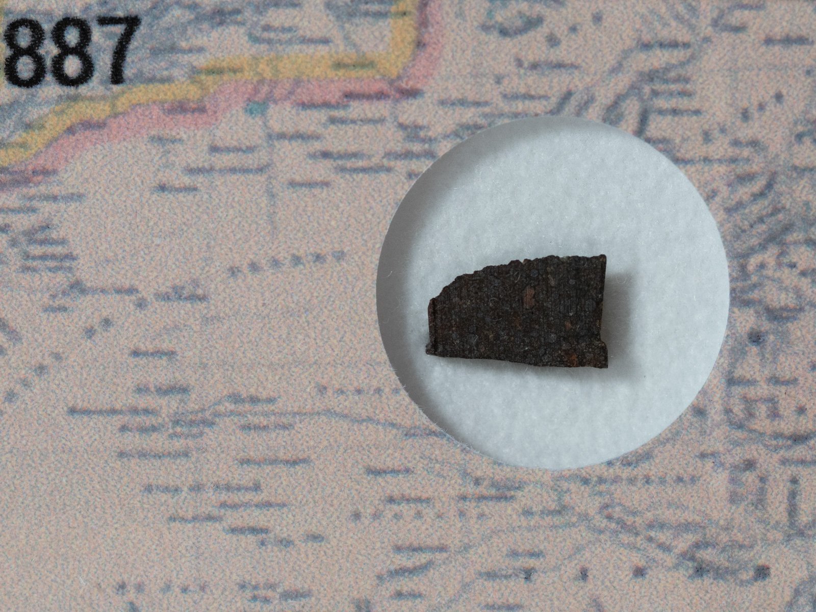 NWA 13887 (CO3) - 0.173g part slice - Image 2
